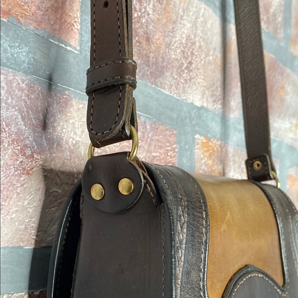 ANNA CAINZO : Brown Crossbody Bag with Flap Closure and Adjustable Strap - Picture 6 of 13